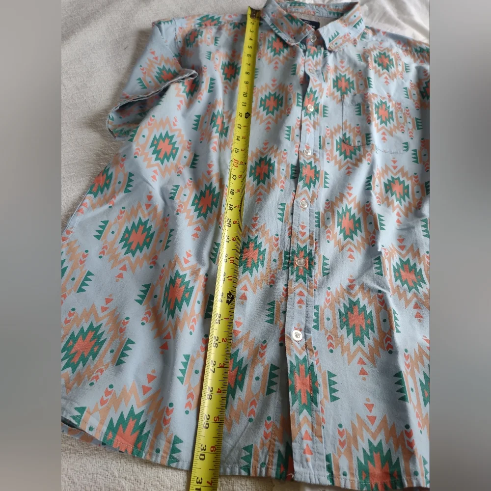 Men's fun and funky tribal/ southwest/ patterned 100% cotton button up T-shirt. - Picture 6 of 8